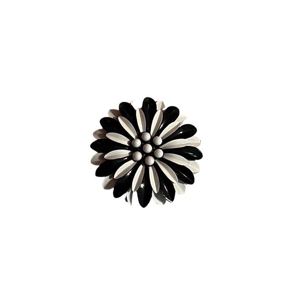 JP138-  Vintage Black & White Enamel Petal Flower Daisy Women’s Designer Costume Brooch